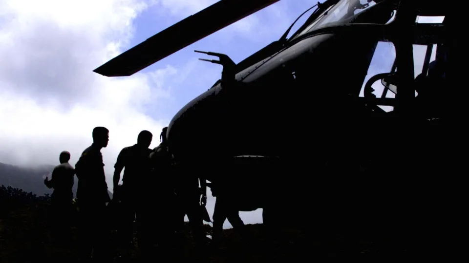 Helicóptero do Exército paquistanês cai e mata 22 militares