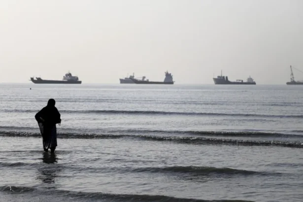 EUA impediram passagem de 139 navios por Ormuz desde início do bloqueio