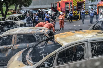 Imagens mostram destruição causada por acidente com helicópteros no Rio