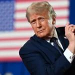 Trump diz que estreito de Hormuz está aberto, enquanto Irã promete cobrar taxas