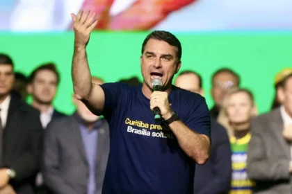 Flávio sai em defesa do Bolsa Família, bandeira de Lula, e diz haver preconceito contra beneficiados