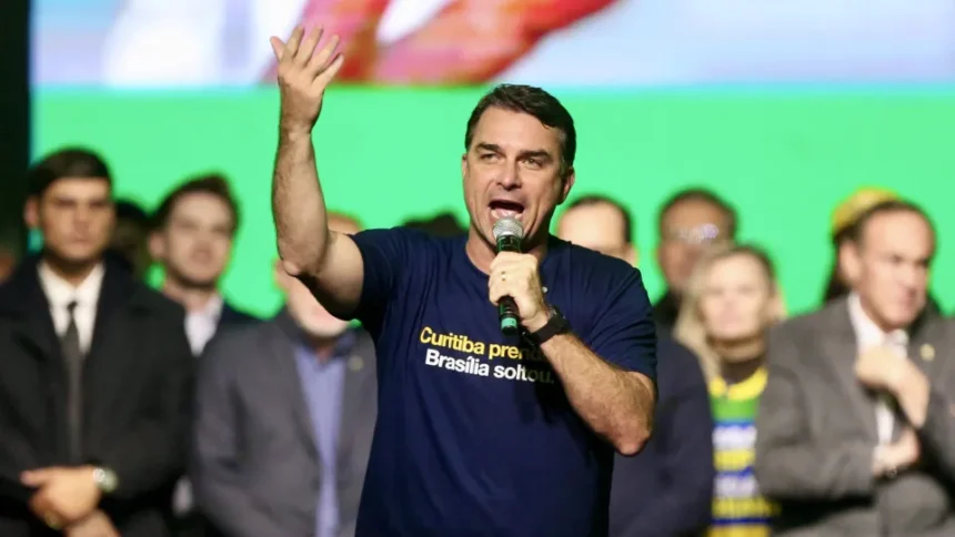 Flávio sai em defesa do Bolsa Família, bandeira de Lula, e diz haver preconceito contra beneficiados