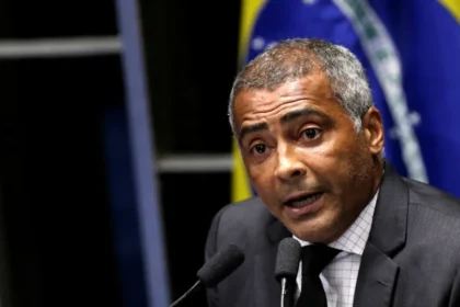 Romário mantém mandato no Senado enquanto está nos EUA comentando Copa do Mundo
