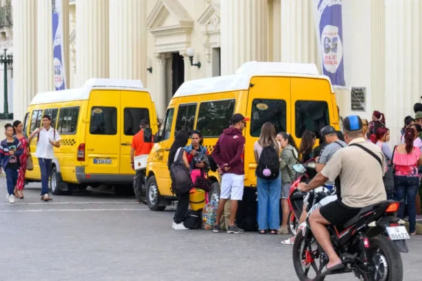 Cuba debate reformas econômica e social em meio ao bloqueio dos EUA