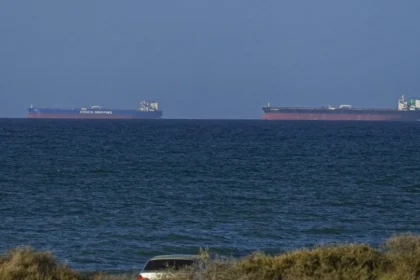 Irã volta a encerrar Ormuz após ataques de Israel contra o Líbano