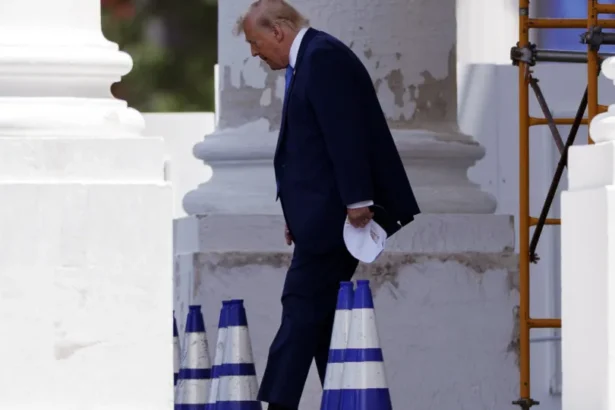 Trump ameaça atacar