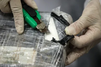 Brasileiro é preso com quase 3 quilos de cocaína em Hong Kong