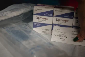 Medicamento para Alzheimer inicial começa a ser vendido no Brasil