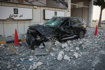 Irã afirma ter atingido alvos ligados aos EUA, e Bahrein reporta ataque de drone