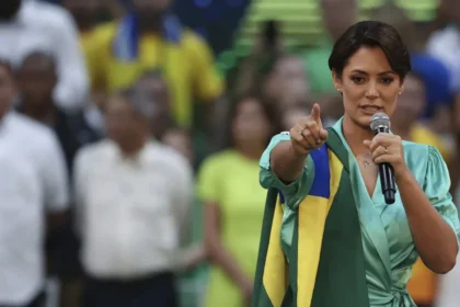 Michelle Bolsonaro deixa PL Mulher após crise com Flávio