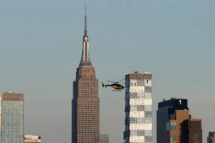 Casal é preso após subir ao topo do Empire State Building em Nova York