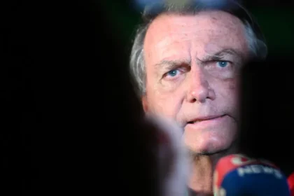 Moraes prorroga prisão domiciliar de Bolsonaro