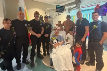 Menina de 11 anos leva tiro na cabeça durante tiroteio em McDonald