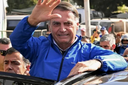 Exército entrega armas de Bolsonaro à PF e informa falta de duas