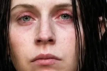 Mãe de 16 crianças encontradas em casa insalubre perdeu gêmeas siamesas