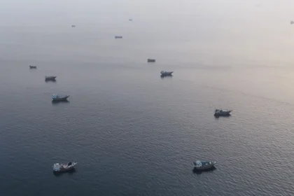 EUA atacam Irã após ofensiva contra navios no Estreito de Ormuz
