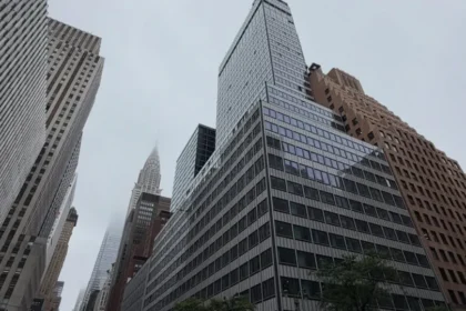 Prédio de 37 andares é evacuado por risco de colapso em Nova York; veja