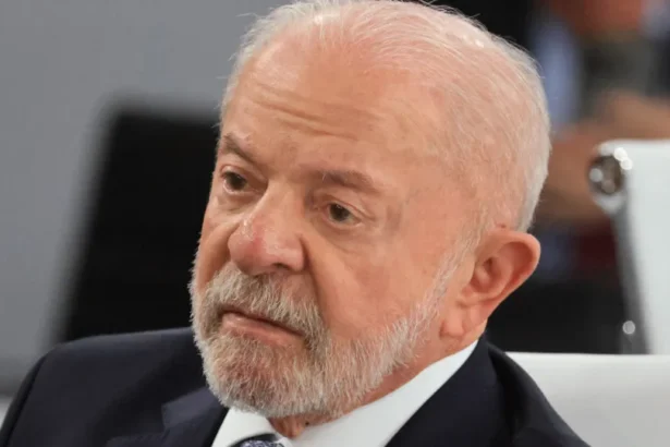 Governo Lula repudia atuação de Flávio Bolsonaro nos EUA e cita vínculo com caso Master