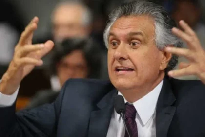 Caiado diz que candidatura de Flávio Bolsonaro está