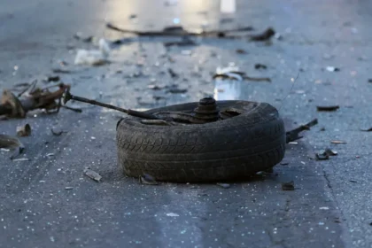 Casal morre em batida de Porsche contra árvore no interior de SP