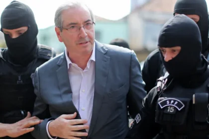 Dino manda bloquear R$ 6,1 milhões de Eduardo Cunha em investigação sobre emendas