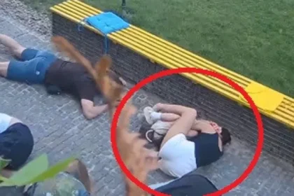 Imagens da guerra: Mãe abraça e protege filha durante ataque russo a Sumy