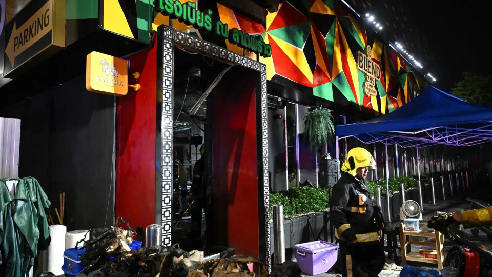 Incêndio em pub mata ao menos 27 na capital da Tailândia