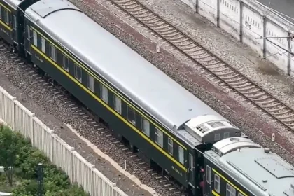 Mãe salva filha segundos antes de morrer atropelada por trem na Alemanha