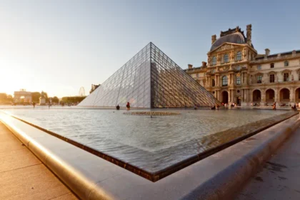 Ladrões do Museu do Louvre dizem que mandante do crime queria mais joias