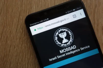 Mossad planejou recrutamento do ex-presidente do Irã, diz jornal