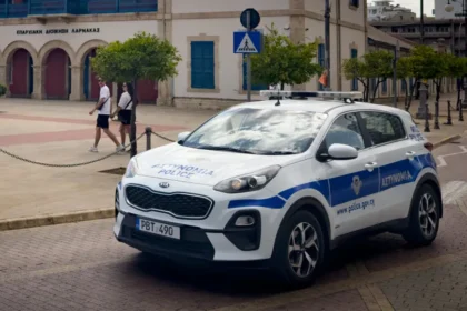Pai é preso após filho cair de 4º andar e morrer durante brincadeira