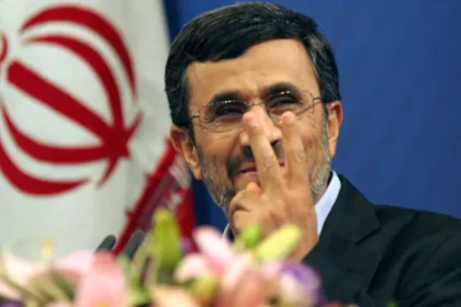 Escritório de Ahmadinejad nega existência de plano de Israel para recolocá-lo no poder no Irã