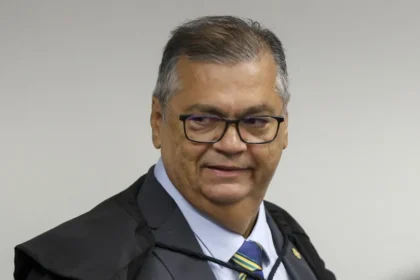 Dino manda presidentes de 21 partidos explicarem se têm