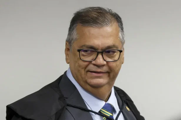 Dino manda presidentes de 21 partidos explicarem se têm