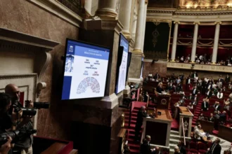França aprova lei que legaliza a eutanásia e o suicídio assistido