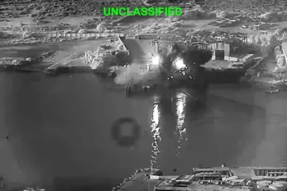 EUA lançam ataques contra bases iranianas que ameaçam fluxo em Hormuz