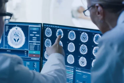 Quais médicos os homens devem procurar em cada fase da vida?