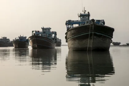 Novos bombardeios atingem região perto do Estreito de Hormuz, no Irã