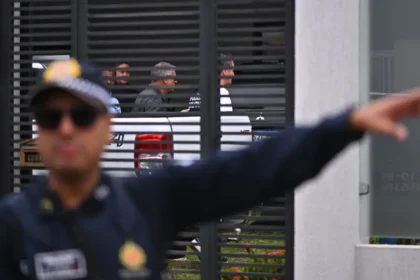 Supremo mantém prisão domiciliar de Bolsonaro, mas endurece restrições