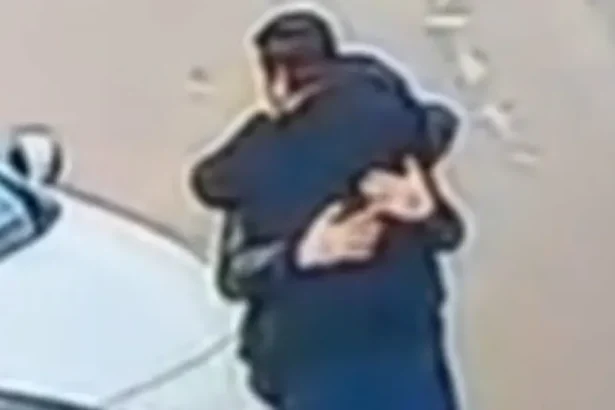 Abraço após batida muda desfecho de acidente: