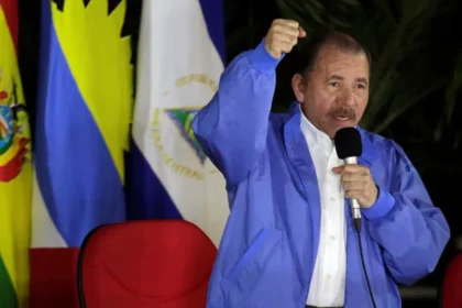 Ortega volta de sumiço e diz que
