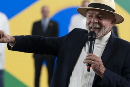 Lula desafia Rubio a montar comitê para Flávio: