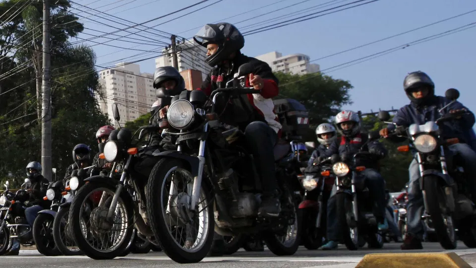Justiça manda prefeitura de São Paulo liberar Uber Moto
