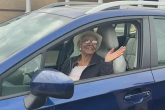 Aos 108 anos, Susan ainda dirige e vive sozinha.