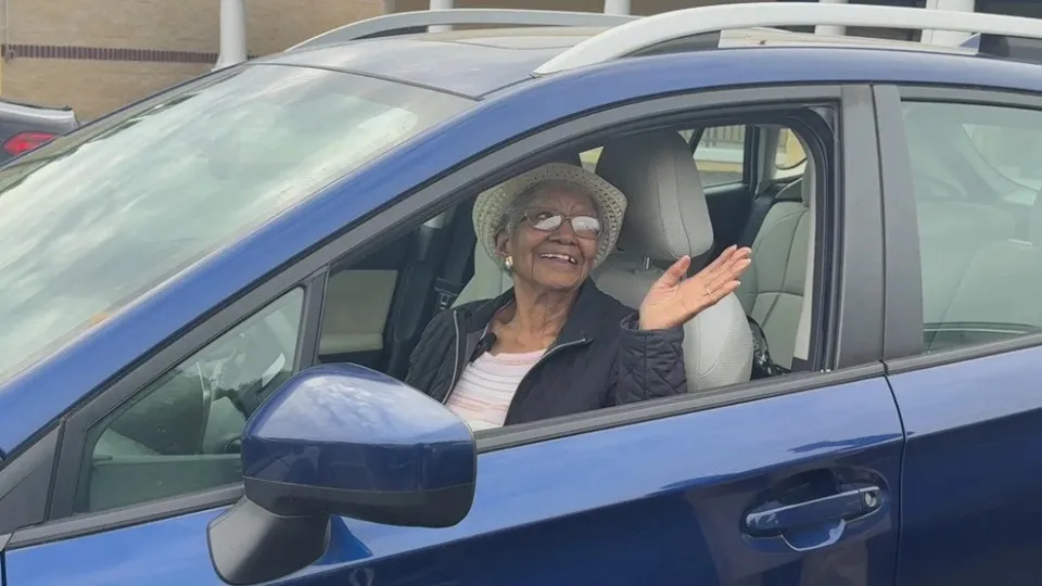 Aos 108 anos, Susan ainda dirige e vive sozinha.