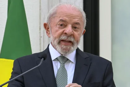 Lula prepara aumento do salário mínimo para R$ 2.020,00