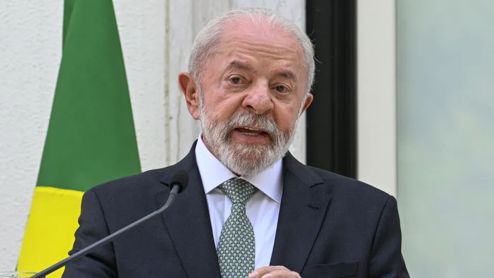 Lula prepara aumento do salário mínimo para R$ 2.020,00