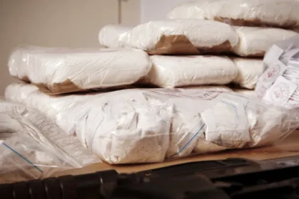 PF desarticula rede que exportava cocaína em sacas de café e cimento