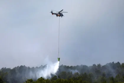Incêndios na Espanha e França levam à retirada de mais de 160.000 pessoas