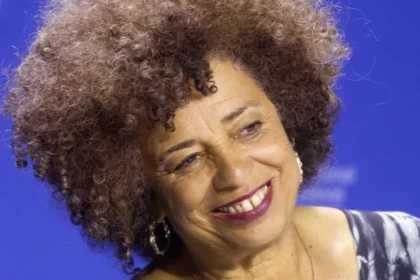 Na Flip, Angela Davis diz que Brasil não pode eleger Bolsonaros